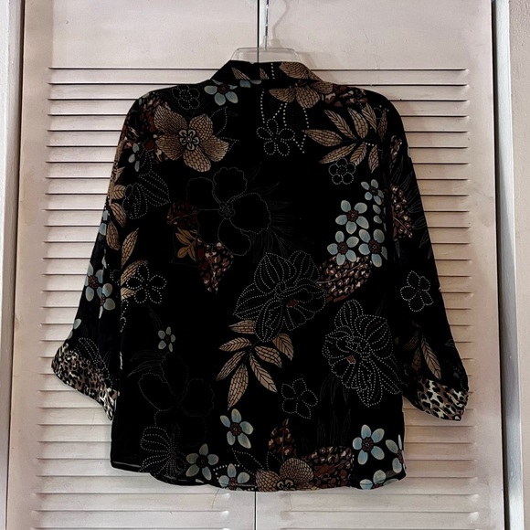 Keneth Too! Sheer Floral Petites Top - Picture 3 of 8